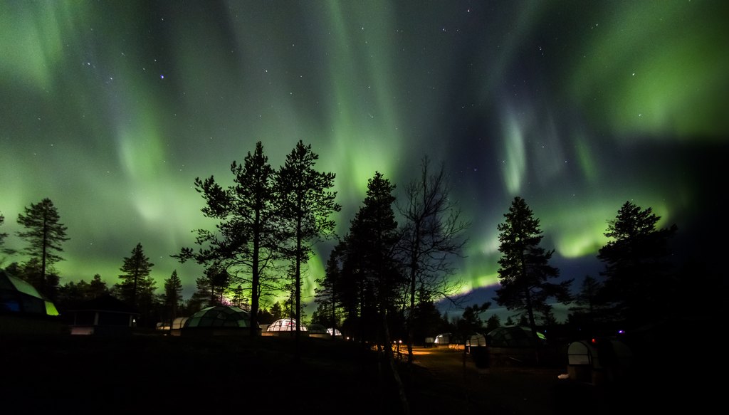 ArcticDirect's tweet photo. Seeing one of the Wonders of the World is a memory that will stay with you forever. The Northern Lights are breathtaking and truly deserving of every bucket list.
#northernlights #auroraborealis #bucketlist #bucketlistholiday #adventuretravel
Credit: Kakslauttanen Arctic Resort https://t.co/23w4wvG9Ww
