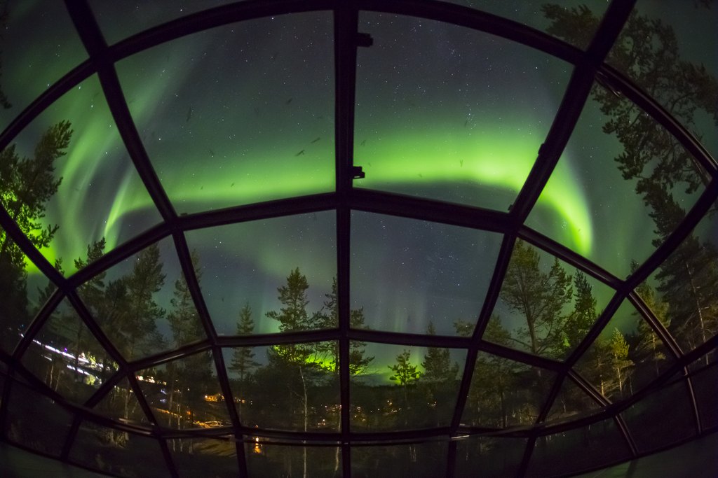 ArcticDirect's tweet photo. Seeing one of the Wonders of the World is a memory that will stay with you forever. The Northern Lights are breathtaking and truly deserving of every bucket list.
#northernlights #auroraborealis #bucketlist #bucketlistholiday #adventuretravel
Credit: Kakslauttanen Arctic Resort https://t.co/23w4wvG9Ww
