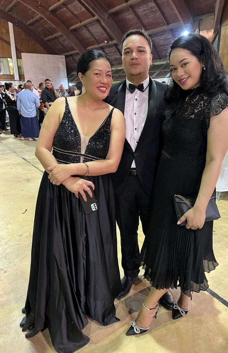 fineutuvai25's tweet photo. With @100ATUNGII &amp; @AAleamotua at the Tonga High School Diamond Jubilee Ball 💎 https://t.co/OkC2tzn3tk
