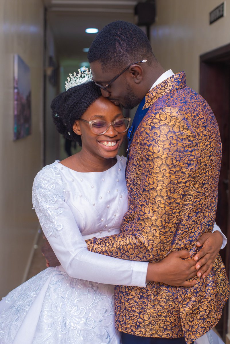 Tesse_bae's tweet photo. Just because my very own sister @RuthyBaa made a beautiful bride🥰… I have cried my eyes out cos I’ll definitely miss you.. Wishing you all the best as you begin this journey🥹
#PF’23
#Princess_FemiLoveStory
#DL_Wedding
#DL_Conversations
#Naija_Weddings https://t.co/q26EdBhlvE