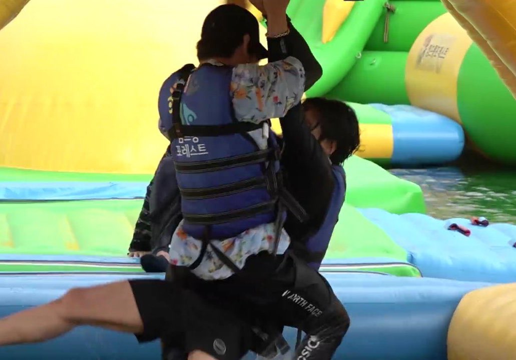 yrstrulytkk's tweet photo. thinking about jungkook’s 
immediate reaction to anchor taehyung’s back to protect him as they’re falling ☹️😭 https://t.co/XndTeE8ptV
