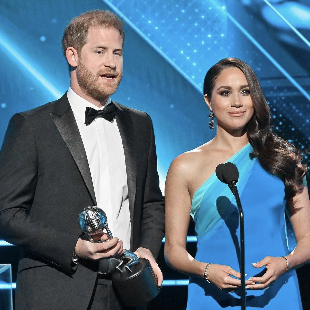Sussexes1's tweet photo. The MOST stunning couple in the world. 😍 👑♥️❣️🥰
Prince Harry, The Duke of Sussex and Princess Meghan , The Duchess of Sussex

#PrinceHarry #HarryandMeghan #MeghanMarkle https://t.co/BEwi44C4Z9