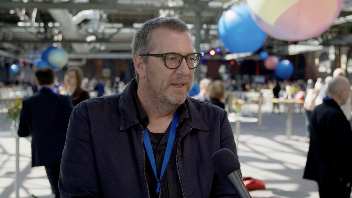 Auf dem #DST23 erzählte uns <a href="/SnkeBurmeister1/">Sönke Burmeister</a> von der niedersächsischen Lotto-Sport-#Stiftung, bei der er Geschäftsführer ist. Ihnen geht es um die #Integration insbesondere von Zugewanderten und Menschen mit Migrationshintergrund.

▶️ stifter-tv.com/deutscher-stif…