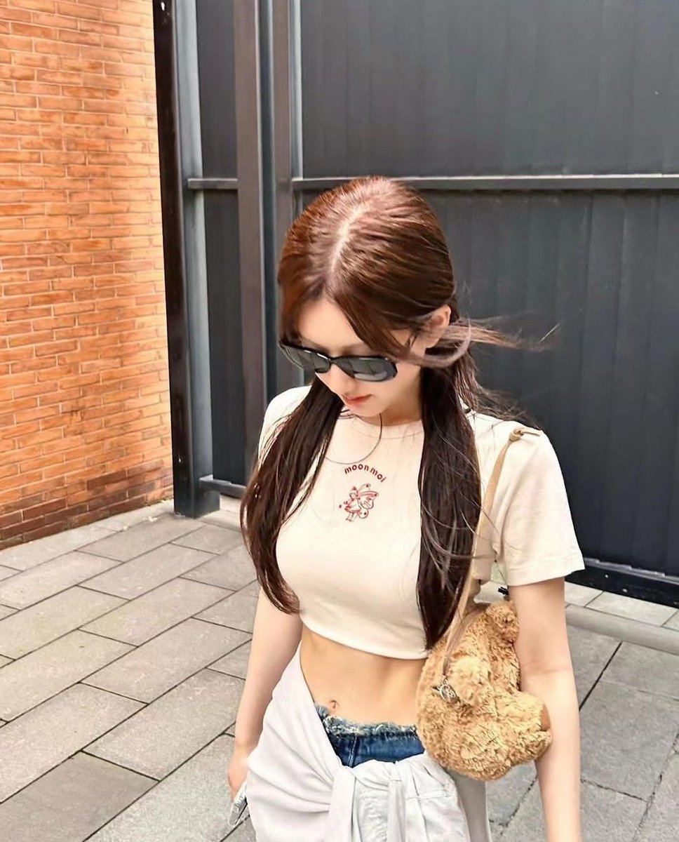 ZhaolusiTH's tweet photo. 230709 | 🌹 Instagram Update! 📷

[ Caption ]
" 🖤 "

คนคูลๆ~🕶️

🖇️https://t.co/wwQM69mWSc

#จ้าวลู่ซือ #赵露思 #Zhaolusi https://t.co/Akvh1ZLdSU
