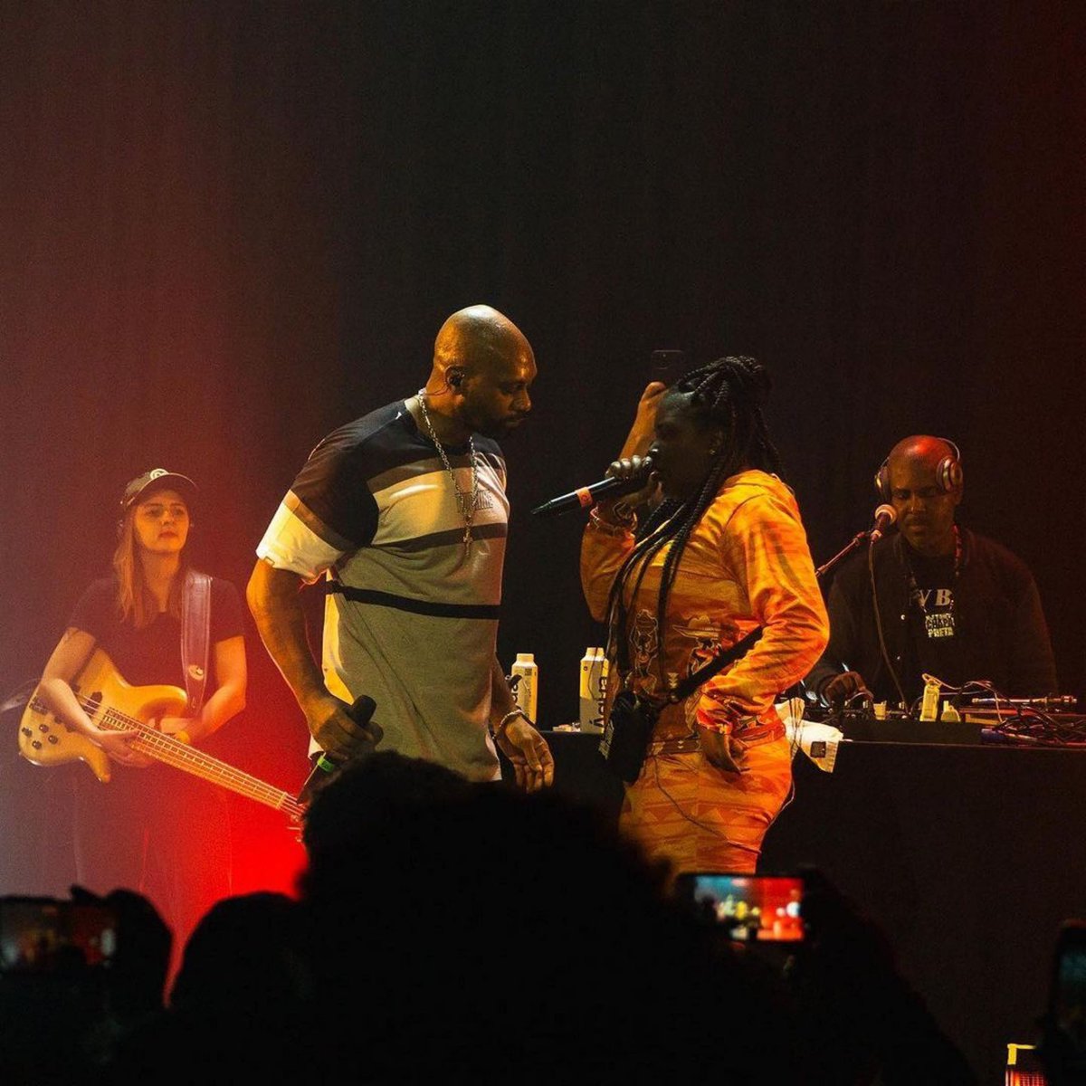 mvbill's tweet photo. Sobre o show de sexta na @casanaturamusical, junto com a minha irmã @kmilacddoficial! 
Foi fod4!
Obrigado geral 🙌🏿

📸 lukknha

#rap #drdrill #NewRelease https://t.co/DKakh9NBXe
