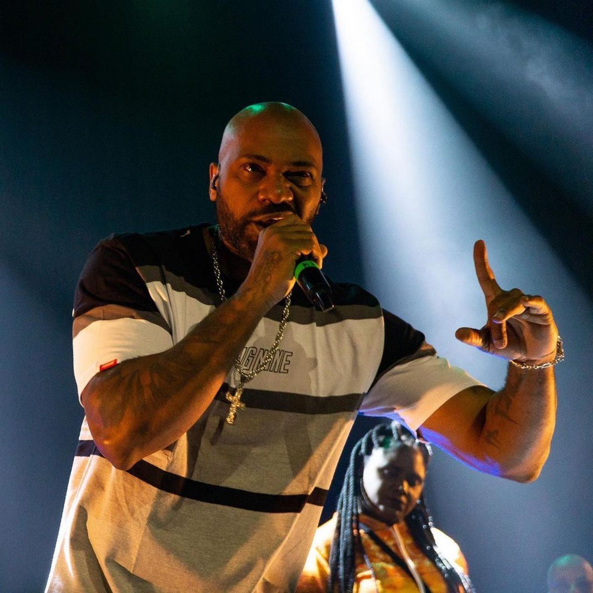mvbill's tweet photo. Sobre o show de sexta na @casanaturamusical, junto com a minha irmã @kmilacddoficial! 
Foi fod4!
Obrigado geral 🙌🏿

📸 lukknha

#rap #drdrill #NewRelease https://t.co/DKakh9NBXe