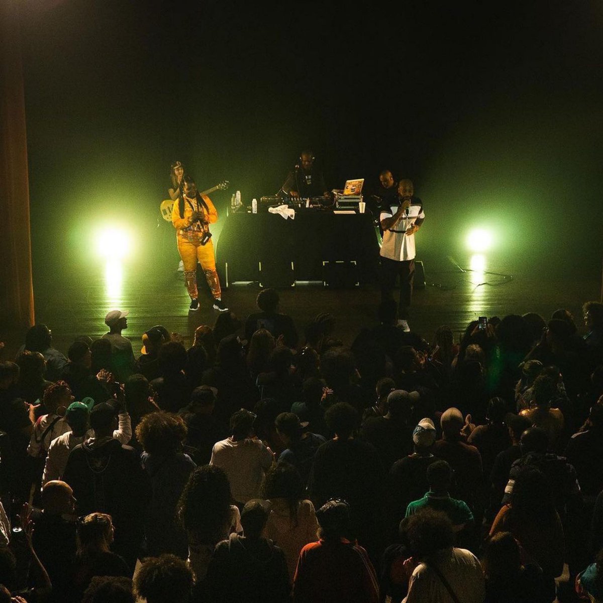 mvbill's tweet photo. Sobre o show de sexta na @casanaturamusical, junto com a minha irmã @kmilacddoficial! 
Foi fod4!
Obrigado geral 🙌🏿

📸 lukknha

#rap #drdrill #NewRelease https://t.co/DKakh9NBXe