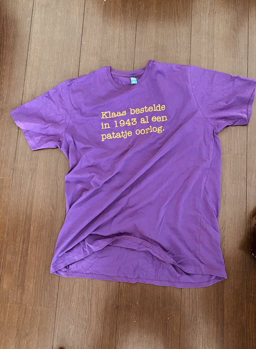 dijkshoorn's tweet image. Vind achter in mijn kast deze oude merchandise. #klaas