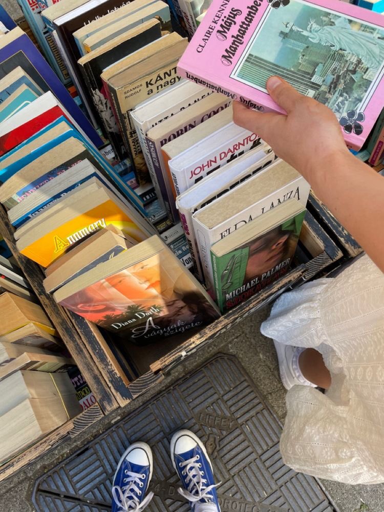 lavenderderya's tweet photo. favourite place? bookstores. https://t.co/kqlSwxo4u9