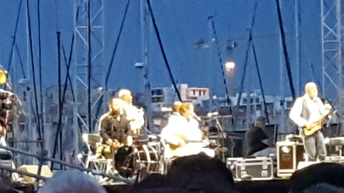 TonyVorhees's tweet photo. Si on m'avait dit qu'un jour j'assisterai à un concert de Goran Bregovic au Vieux-Port... Exceptionnel! Hvala puno Goran! #etemarseillais #goranbregovic #bregovic #concert #vieuxport https://t.co/hs4XAkjey2