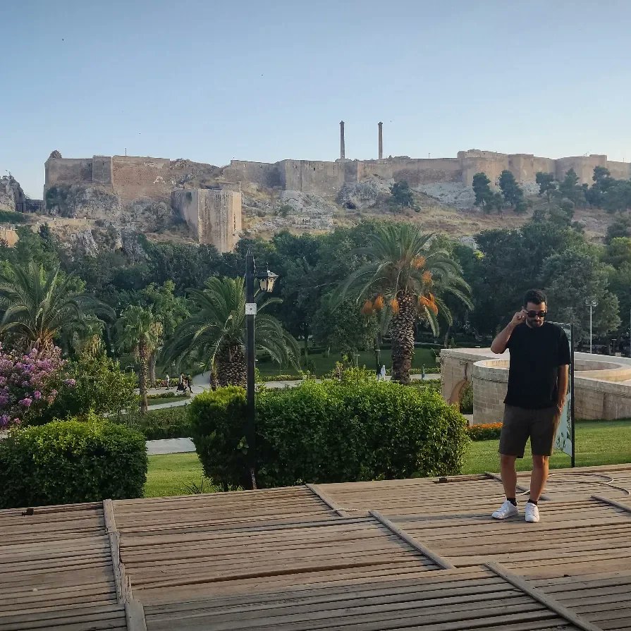 AhmetCmk's tweet photo. Hz. ibrahim'i burda ateşe atmışlar biz de gelip fotoğraf çekildik 🤷🏻 https://t.co/32NC1f8Zs7