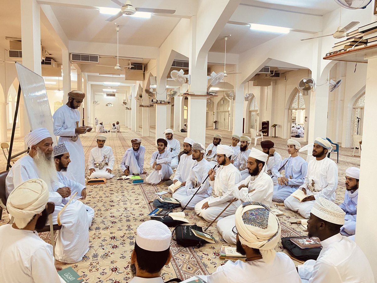 Hmalsawafi's tweet photo. متابعة #شيخنا_الصوافي -حفظه الله- 
لسير حلقات مركزه الميمون بجامع سناو

صباح الأحد
٢١ ذو الحجة ١٤٤٤هـ https://t.co/l9YXdAgRrc