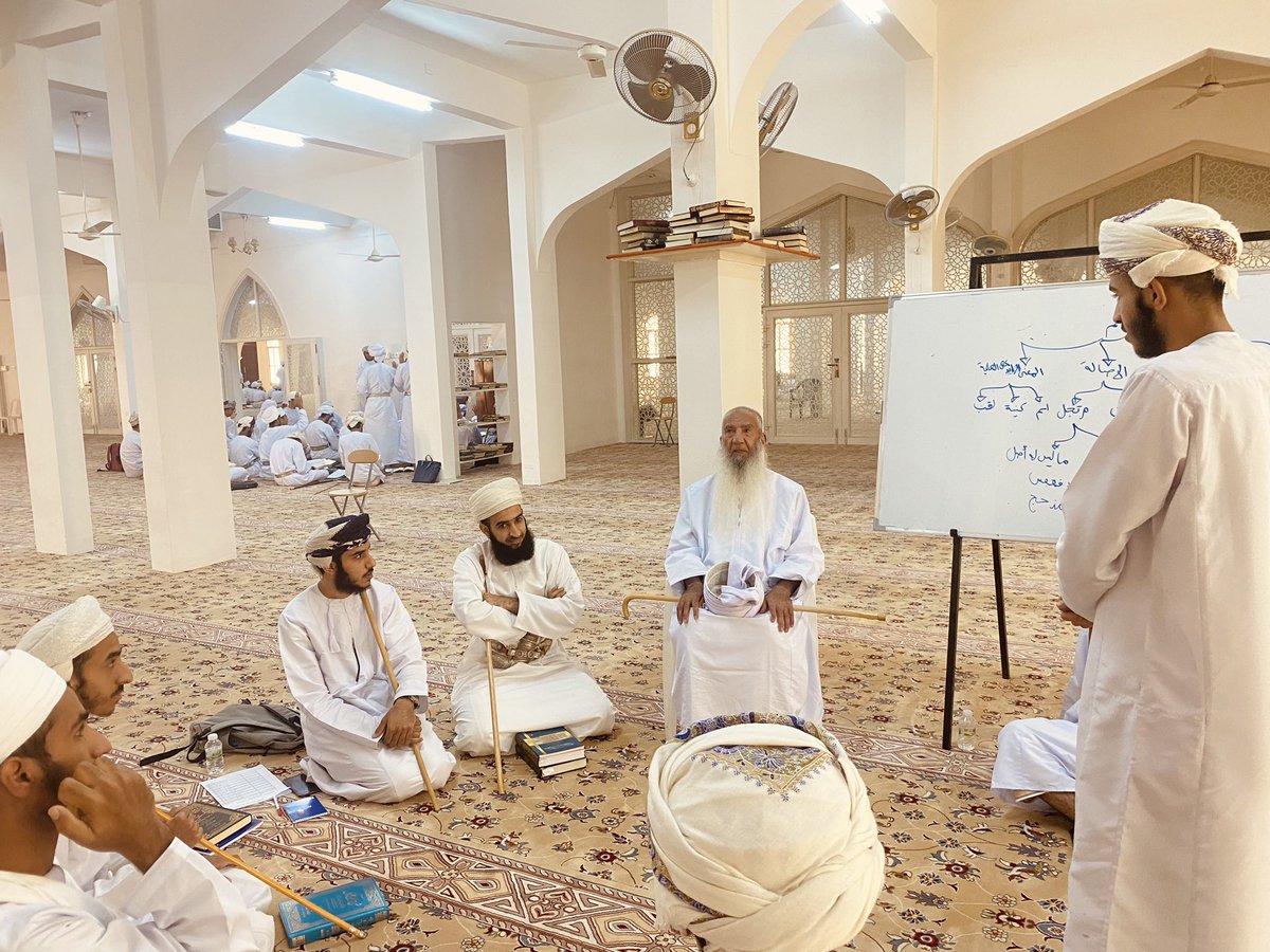 Hmalsawafi's tweet photo. متابعة #شيخنا_الصوافي -حفظه الله- 
لسير حلقات مركزه الميمون بجامع سناو

صباح الأحد
٢١ ذو الحجة ١٤٤٤هـ https://t.co/l9YXdAgRrc