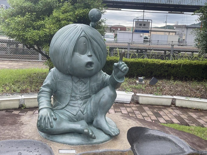 小さい頃からずっと行きたかった水木しげるロードに行ってきました。着く前に雨が降ってたので、目玉おやじ像の茶碗が茶碗風呂になってて良かったです... 