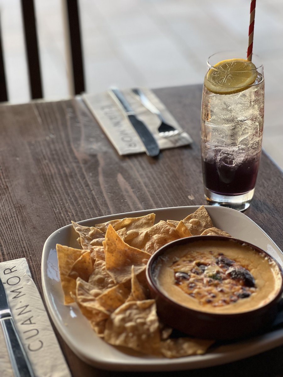 Hungry? 

Pop in and grab a bite to eat at Cuan Mor to satisfy those cravings! 🍤🍔

Tuck into our moreish Queso Fundido - artisan style jack cheese fondue with garlicky roasted peppers &amp; chorizo served with corn tortilla chips 🧀