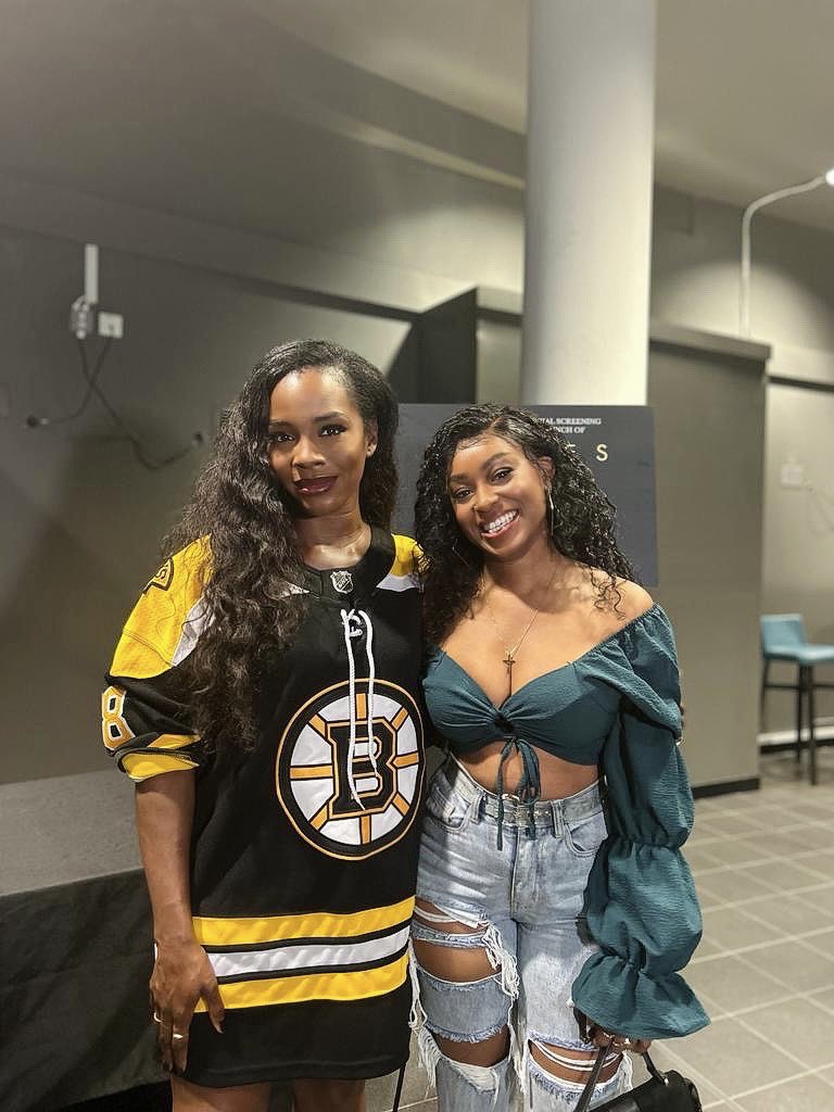 ƬHIƧ LӨVΣ❣️OUT NOW! tweet media