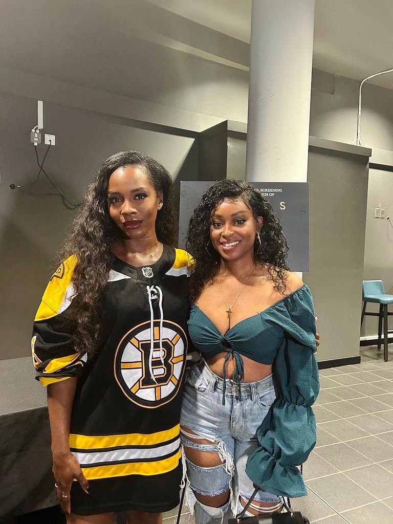 ƬHIƧ LӨVΣ❣️OUT NOW! tweet media