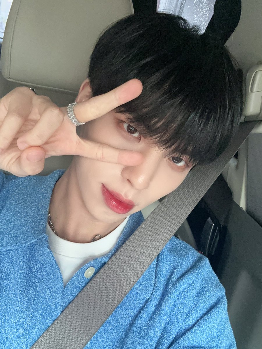 CIX_twt's tweet photo. 오늘 너무 습하다!!😶‍🌫️

#CIX #FIX #BX #이병곤 #병곤 #평픽사💙 https://t.co/Gbwfluh92L
