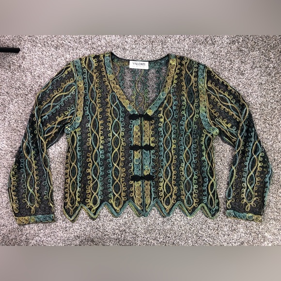 gavriel_us's tweet photo. So good I had to share! Check out all the items I'm loving on @Poshmarkapp from @nyc_posh @localthrifters #poshmark #fashion #style #shopmycloset #vintage #express #kendrascott: https://t.co/WBxMOn9tT8 https://t.co/N336Hu9zXv