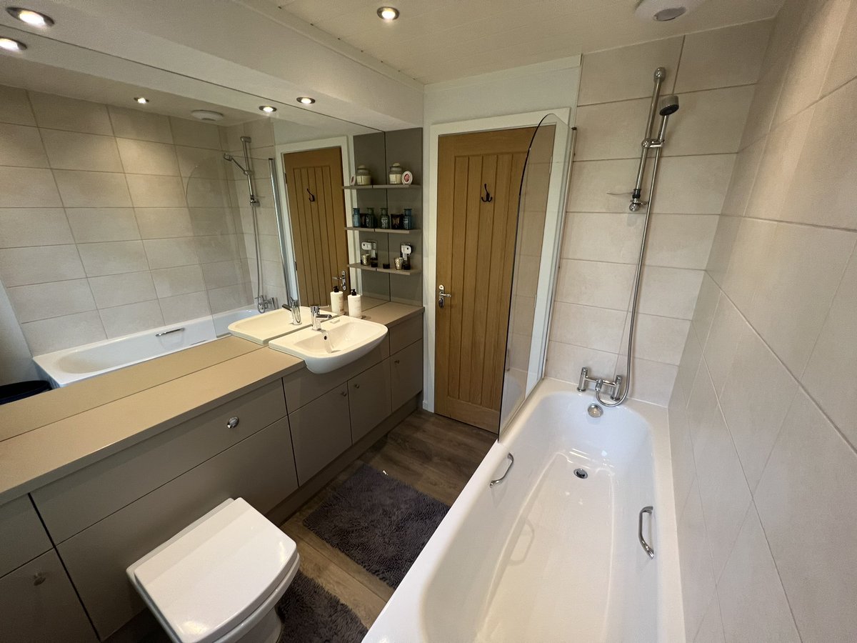 Brownsleisure's tweet photo. Lodge 285 cleaned and handover done for the weekend https://t.co/PPSuL5Up5A