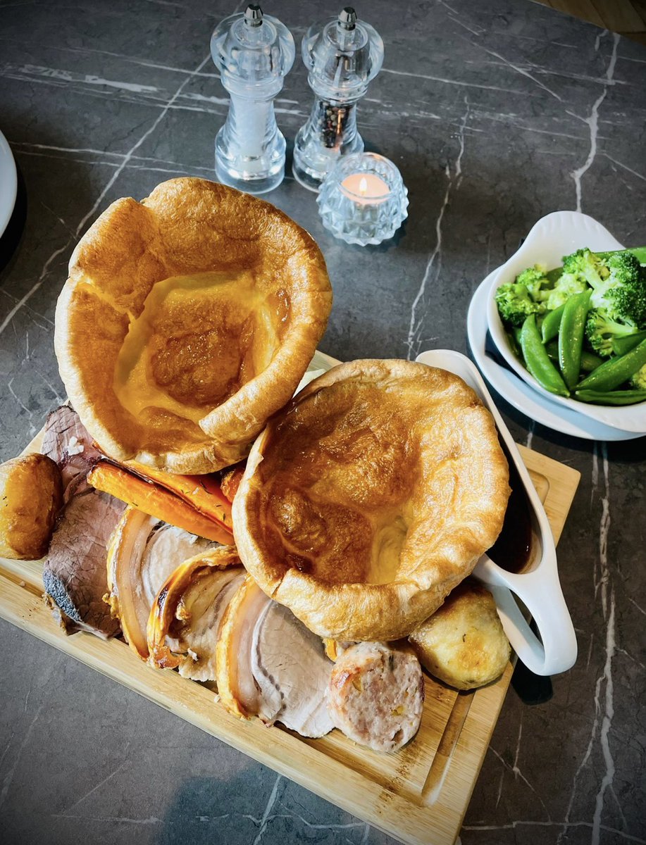 It’s Sunday folks!!! 

Will it be succulent sirloin of beer, roast pork or something other off the menu like Icelandic haddock and triple cooked chunky chips maybe? 

Book here:- madfrans.com or call 0113 487 5734 and ask for Connor to get you booked in! 

Enjoy 😉