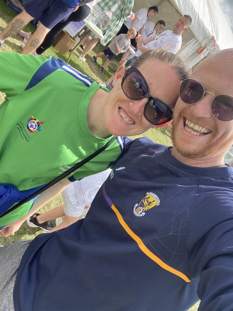 Not every day you bump into a gold medal Olympian! 🙌 The legendary Jenna Carty out at Relay For Life fresh from winning gold in basketball at #SpecialOlympics in Berlin. #Wexford 💜💛