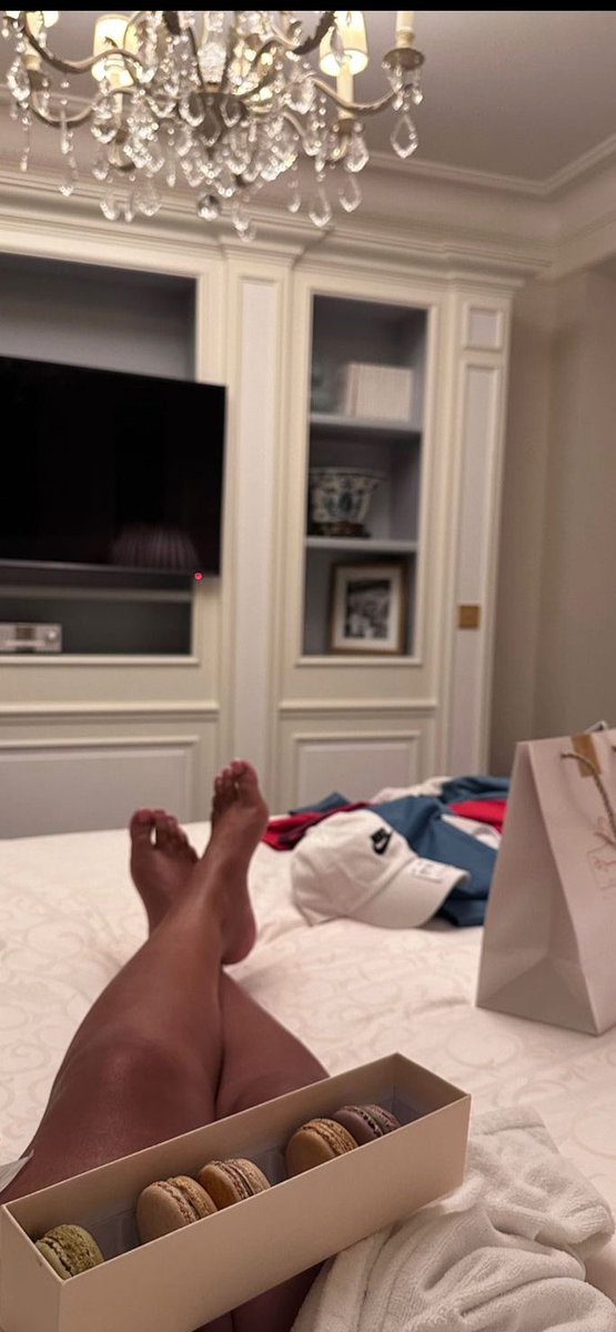 Inesness20's tweet photo. Je vous veux aux pieds les grosses merde , servez à quelque chose et divertissez moi 🥱

Je vous attends en DM mes petites putes 

#feet #feetfinder #feetfethish #domina #goddess #soumis #finsubs #findom #femdom #bdsm #finslave #paypigs #feetgirl #moneyslave https://t.co/gQv6GLcFAe
