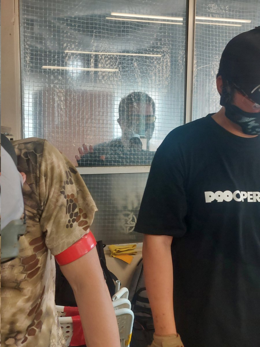 uuuuuuuuuii's tweet image. 今日はラムラムさんにお邪魔してきました！スタッフ様御一緒した皆様ありがとうございます😊
開幕早々眉間にもらって絆創膏貼ってましたwww
ようやくノーマルと並んで写真とれました！背景に溶け込んでわかりにくいけどここで撮りたかったんや！