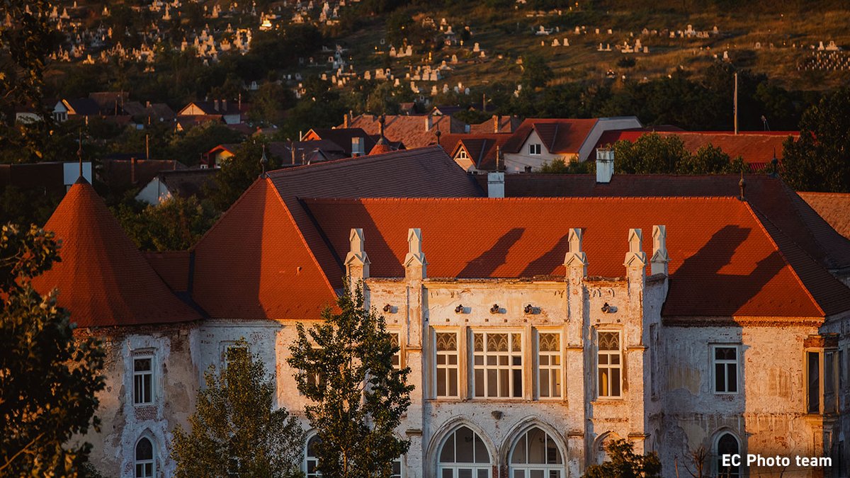 visiteurope's tweet photo. From July 19-23, Banffy Castle in Romania comes to life with music👩🎤🎹!
The Electric Castle festival is a 5-day extravaganza of sizzling music & new media in the breathtaking 15th century surroundings.
Want an extraordinary musical experience? #VisitEurope #CreativelyCurious https://t.co/e9AzVoR4a7