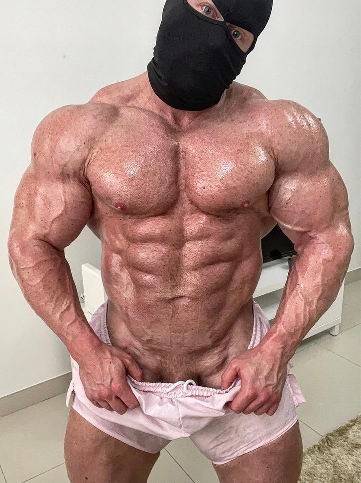 THE MASKED BODYBUILDER 💪🏽 tweet media