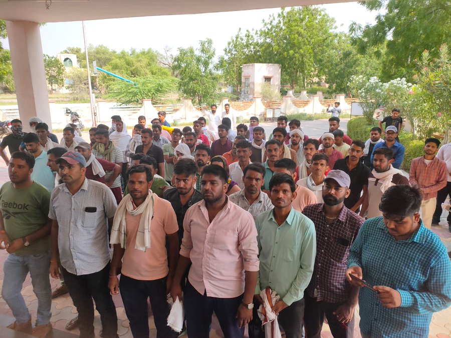 #REET Level 2 विशेष शिक्षकों का धरना 15 दिन से जारी
कोई सुनवाई नहीं
क्या-क्या सहे युवा
कितने धरने
कांग्रेस ने एक भर्ती करवाई
जिसके लिए कितने धरना प्रदर्शन करने पड़े 
🙏  युवा ध्यान दें 
 5 वर्ष पुर्ण हुए अब आप न्याय करेंगे <a href="/1stIndiaNews/">First India News</a> <a href="/ashokgehlot51/">Ashok Gehlot</a> <a href="/DrBDKallaINC/">Dr. Bulaki Das Kalla</a> <a href="/TheUpenYadav/">Upen Yadav (मोदी का परिवार)</a>