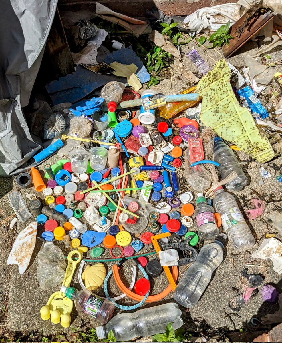 pickerteers's tweet photo. The #pollution as picked by 1 X 9 year old girl yesterday in #Blackpool. Puts into perspective what groups pick, what needs to be done!!! #2minutebeachclean #environment #beachclean #SundayMorning #plastic #plasticpollution #plasticfree #educatebydoing #EducatedPeople #Blackpool https://t.co/vkWlYbud57
