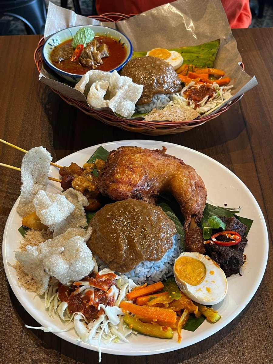 Tabithal048's tweet photo. Dinner with friends! https://t.co/wntJOU16GO