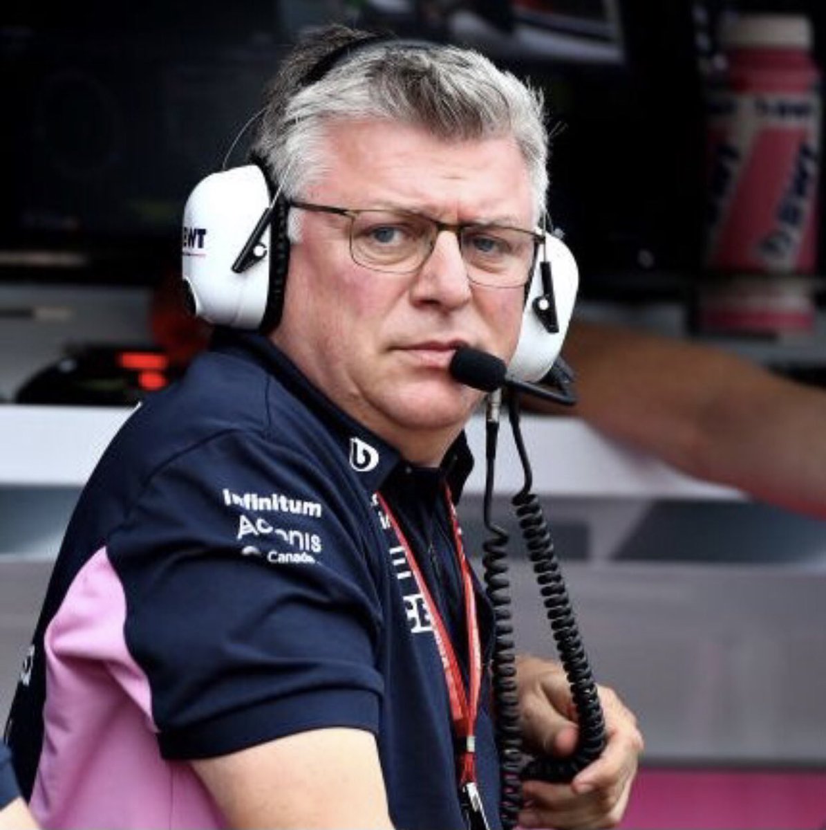 Skreeeeeonk's tweet photo. @MattP1Tommy Otmar watching Piastri qualify P3 #P1 https://t.co/aisteMjQx5