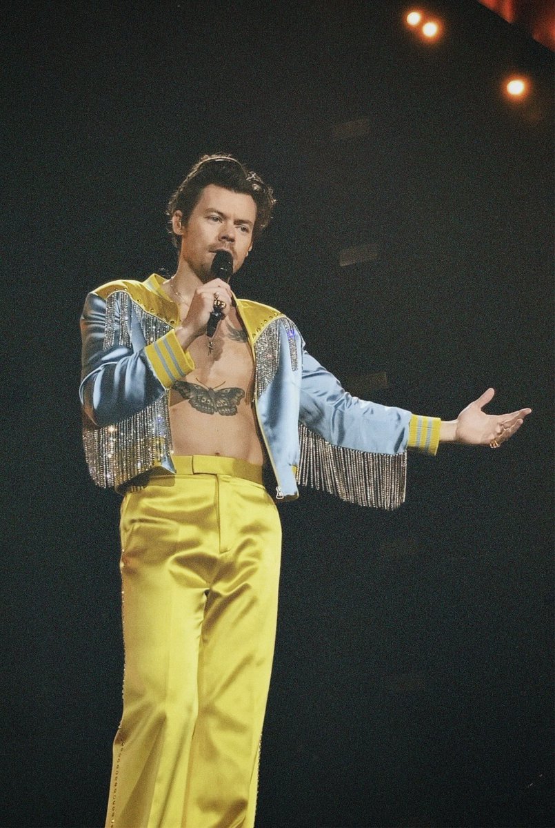 daisolek's tweet photo. przepełnia mnie spełnienie absolutne, kiedy zdaję sobie sprawę z tego, że to zdjęcia mojej roboty 🥹 #LoveOnTourWarsaw https://t.co/M3yV6vZO08