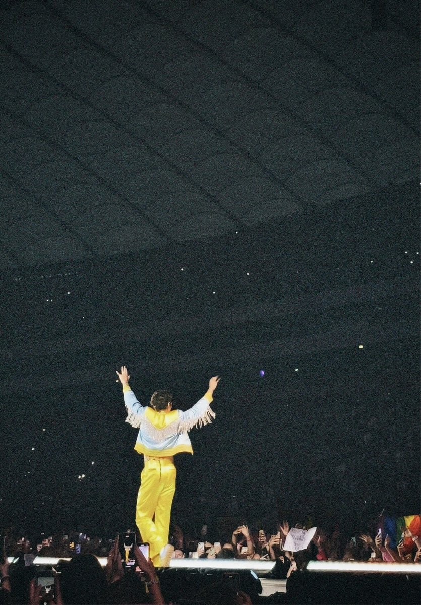 daisolek's tweet photo. przepełnia mnie spełnienie absolutne, kiedy zdaję sobie sprawę z tego, że to zdjęcia mojej roboty 🥹 #LoveOnTourWarsaw https://t.co/M3yV6vZO08