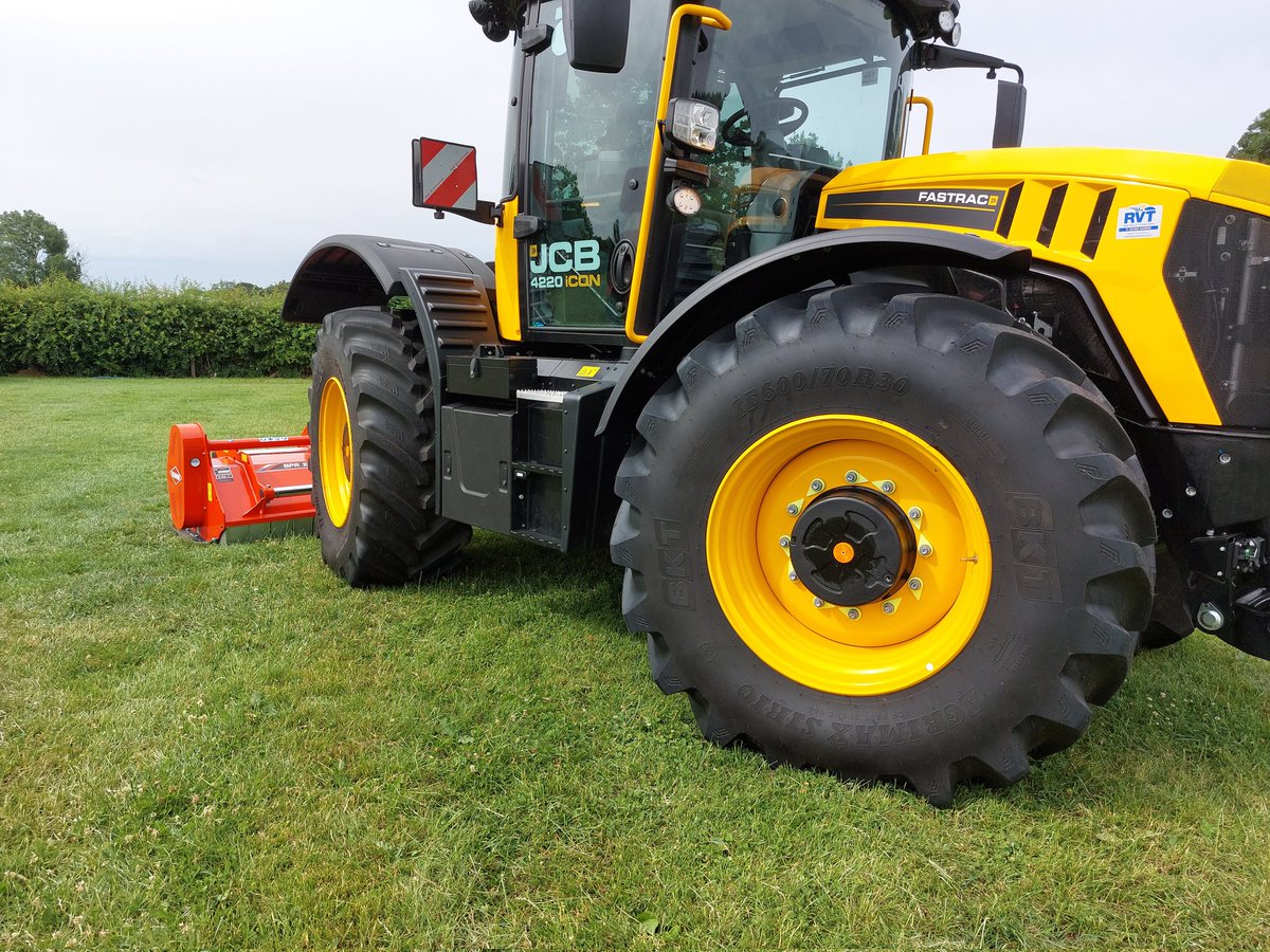 Great day yesterday judging a machinery class <a href="/NFYFC/">NFYFC</a> National Finals <a href="/JCBagriculture/">JCB Agriculture</a> <a href="/KUHN_UK/">KUHN Farm Machinery</a> <a href="/RVTractors/">Rea Valley Tractors</a>. Congratulations to all competitors and their supporters. Hope you have a good sports competition day today.