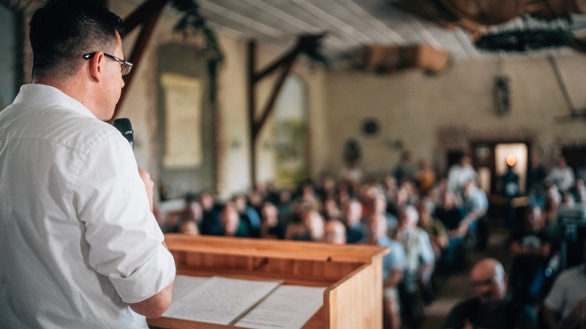 SiNetz's tweet photo. @KrahMax @HCBerndt @andreaslichert @MatthiasMdb @Verlag_Antaios 📸Dr. Erik #Lehnert auf dem #Sommerfest in #Schnellroda #sr0807 /🧵 https://t.co/a944hpNcQR