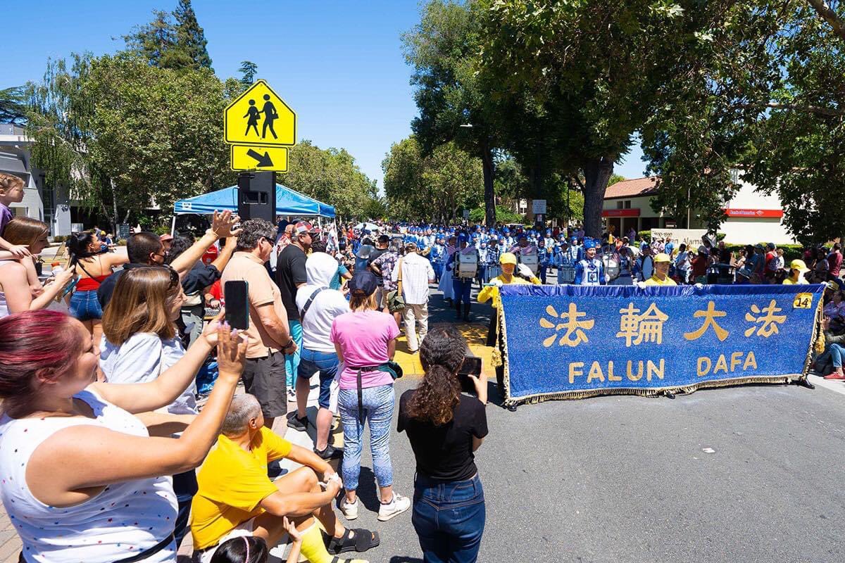 Manypeople456's tweet photo. 🍀🍀 California, Hoa Kỳ: Các học viên Pháp Luân Đại Pháp được tuyên dương trong Lễ diễu hành Ngày Độc lập

https://t.co/cFuMTy5Mib https://t.co/BF3WYgkijW