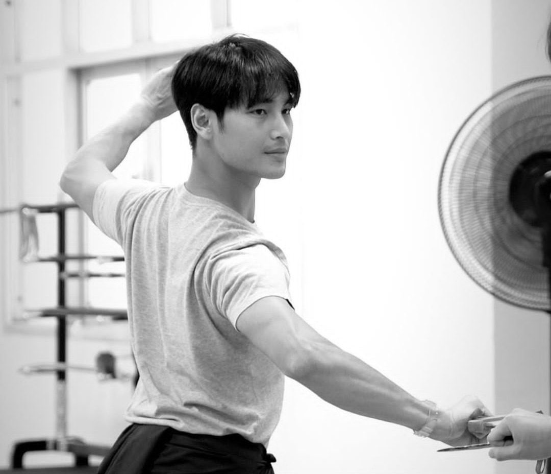 ApoNattawinTH's tweet photo. ➖#apocolleagues #Nnattawin @Nnattawin1
[#แมนสรวง #ManSuang] 🦚✨

MANSUANG WORLD DOMINATION

ทุกความตั้งใจและทุ่มเท กำลังจะปรากฏสู่สายตาทุกคนแล้ว https://t.co/VxZZ7NvqBC
