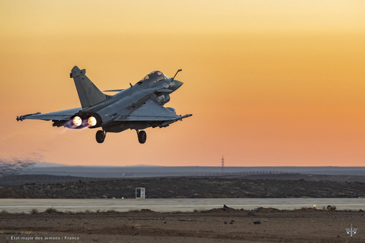 EtatMajorFR's tweet photo. #Chammal | Du 1er au 30/06 inclus, les aéronefs 🇫🇷 @Armee_de_lair déployés dans le cadre de @CJTFOIR ont réalisé 70 sorties, dans l'ensemble du spectre des missions aériennes:
➡️ Défense et surveillance de l'espace aérien
➡️ Close Air Support
➡️ reconnaissance
#LaMissionContinue https://t.co/KJHk8krfQG