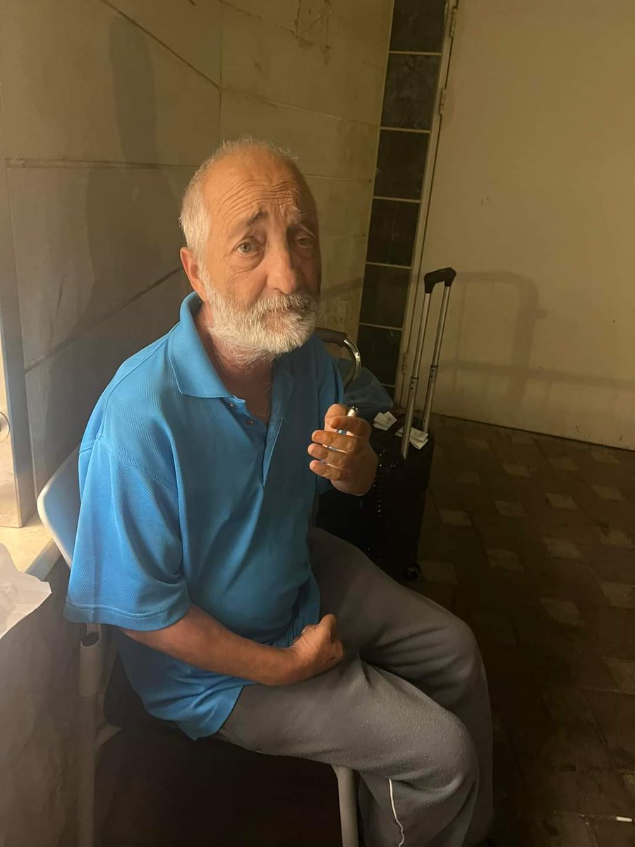 היי חברים בן אדם מבוגר וחולה שנזרק לרחוב
בחור בשם יששכר בן 70+ נמצא בכניסה לסורוקה. לאחר אירוע מוחי. אין לו בית או משפחה לחזור אליהם. קנינו לו אוכל ושתיה הוא לא מוכן לאכול או לשתות הוא כבר מותר על עצמו ולא מפסיק לבכות. אם יש עמותה או בית מחסה שיוכל לדאוג לו אני אשמח לשיתופים