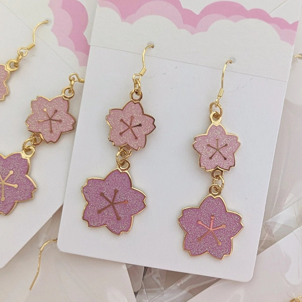 kyahri_'s tweet photo. Sakura Collection is now LIVE! 🌸🩷
✨Pins &amp; Earrings available NOW. Get a free pin if you pre-order the bag before 20th July! ✨
Fingers crossed we get as many early pre-orders as possible so we can get both bags made. Share with your friends who may be interested! 🥹 https://t.co/LgwC5l5r3E