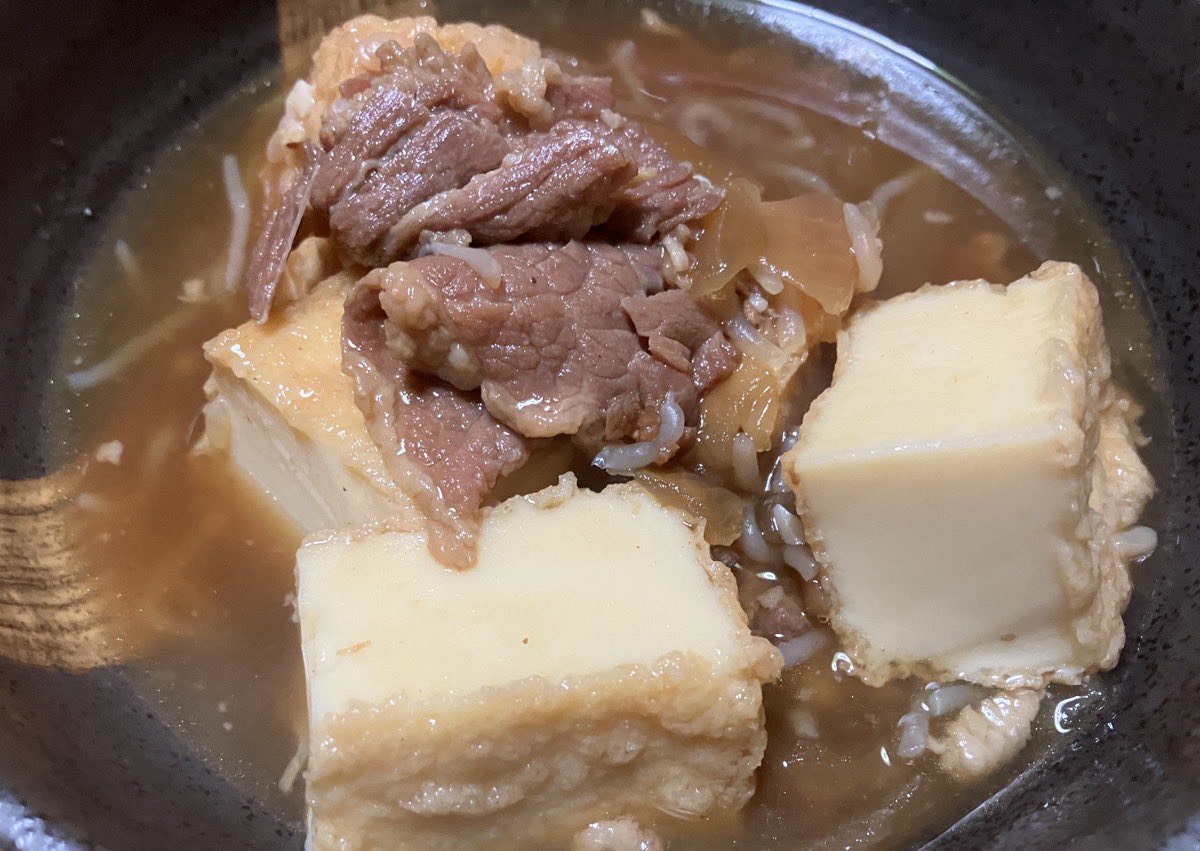 u_ta_y_'s tweet photo. 牛丼の素で作る肉豆腐
とっても簡単に作れるので、ぜひ！

作り方についてはこちら…https://t.co/vWsxyqd17U簡単！牛丼の素で作る肉どうふ/

#肉豆腐 #簡単レシピ #料理 #ブログ #ブログ仲間と繋がりたい #ブログ初心者さんと繋がりたい #ブログ更新 #健康志向 #バッラリーニ #パヴィアフライパン https://t.co/605hshPbBY