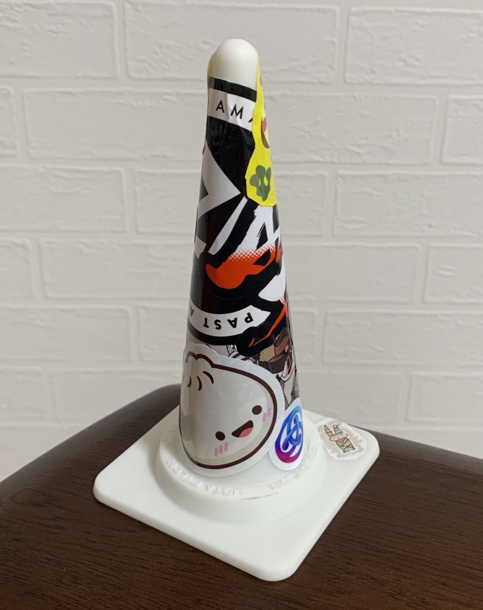 nony_kun's tweet image. Nコレでもらったパイロンにステッカーをペタペタ貼ってみました。

@MetaPylon 
#MetaPylon