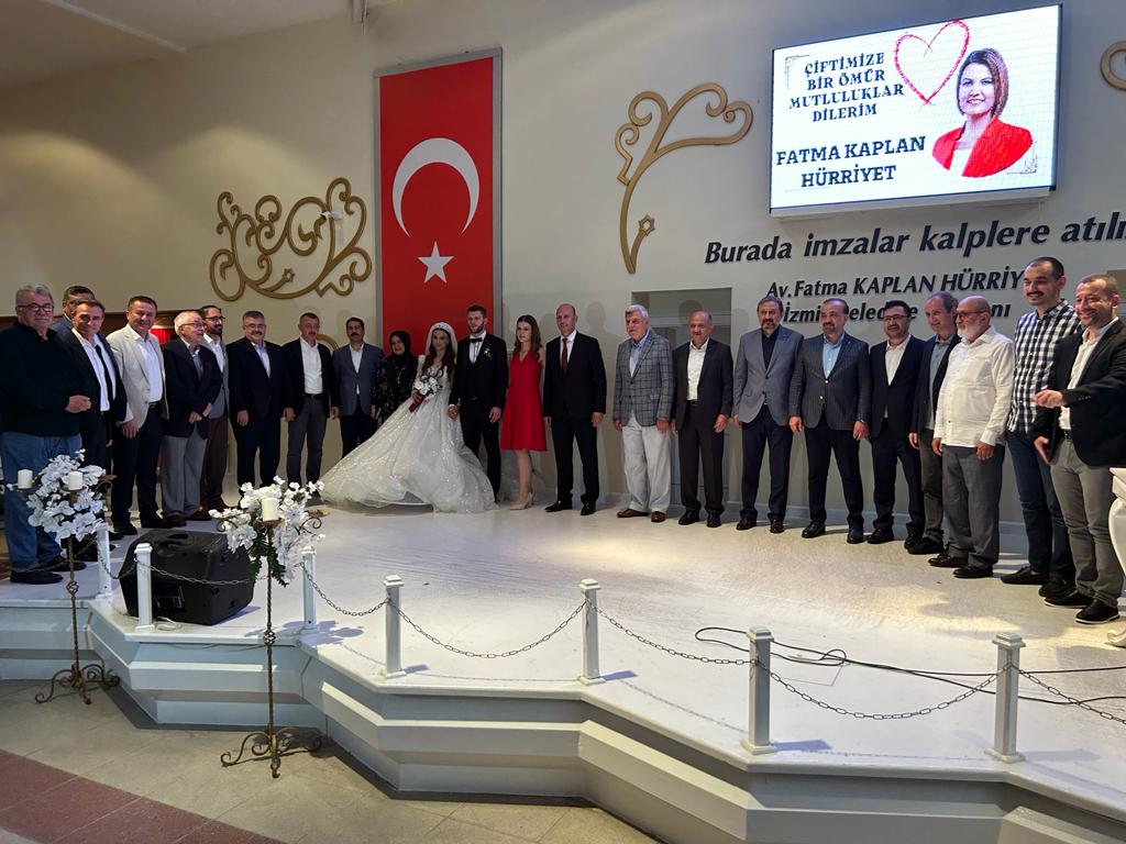 cemil_yaman's tweet image. İzmit Cedit Mahallesi Muhtarı, kıymetli dostum Vedat Yoldaş'ın biricik kızı Derya'nın nikah akdine şahitlik ettik. 

Genç çiftimize ömür boyu mutluluklar diliyorum. 

#CEDİT #İZMİT #KOCAELİ