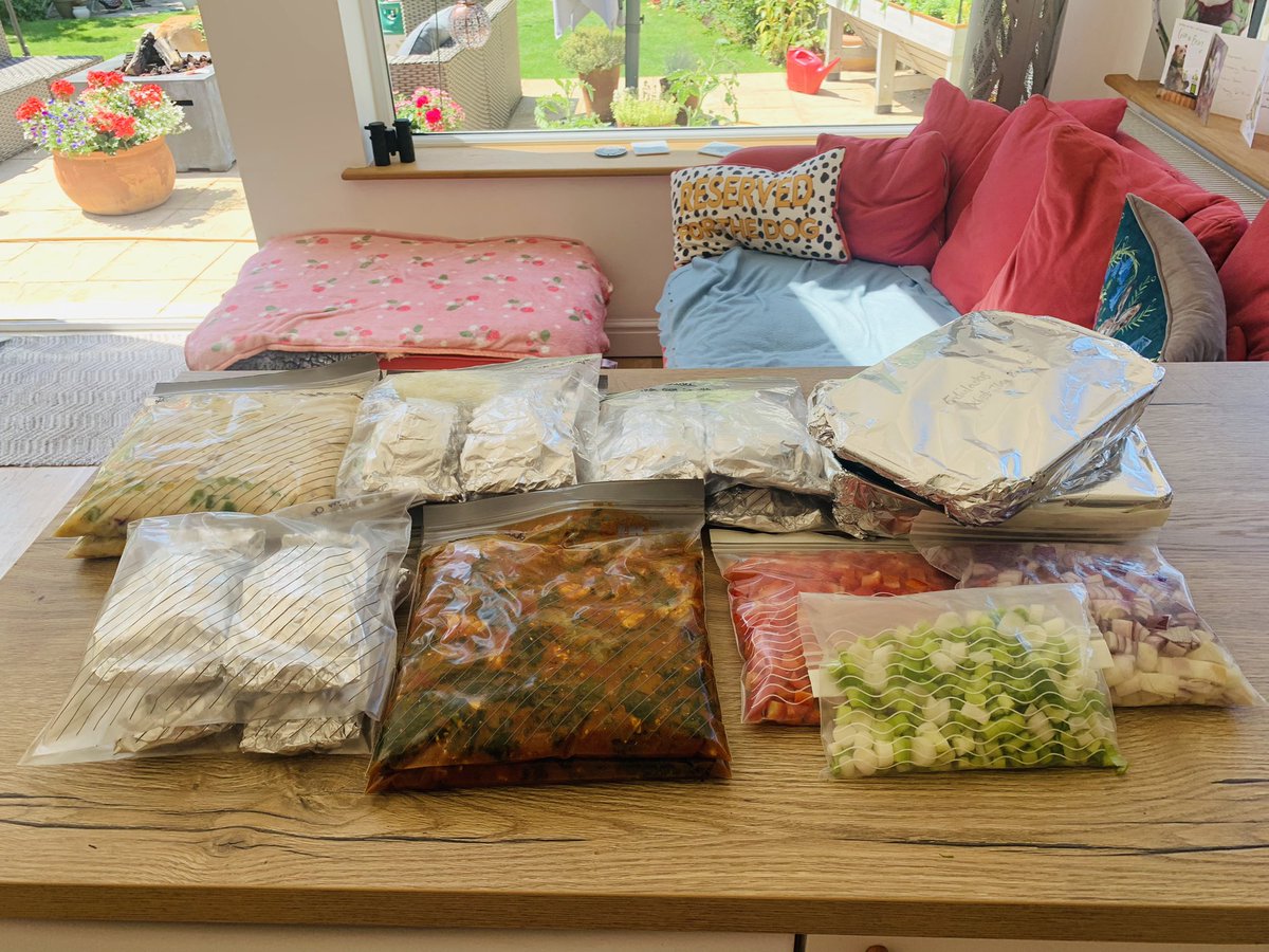 Inspired by <a href="/thebatchlady/">Thebatchlady</a> in our Northamptonshire Virtual Wellbeing Festival I have had a productive morning making 12 meals for the freezer and extra prepped veg to freeze to take the stress out of busy weekdays <a href="/NHFTNHS/">Northants Healthcare</a> <a href="/ICNorthants/">Integrated Care Northamptonshire</a> #winning 🤩