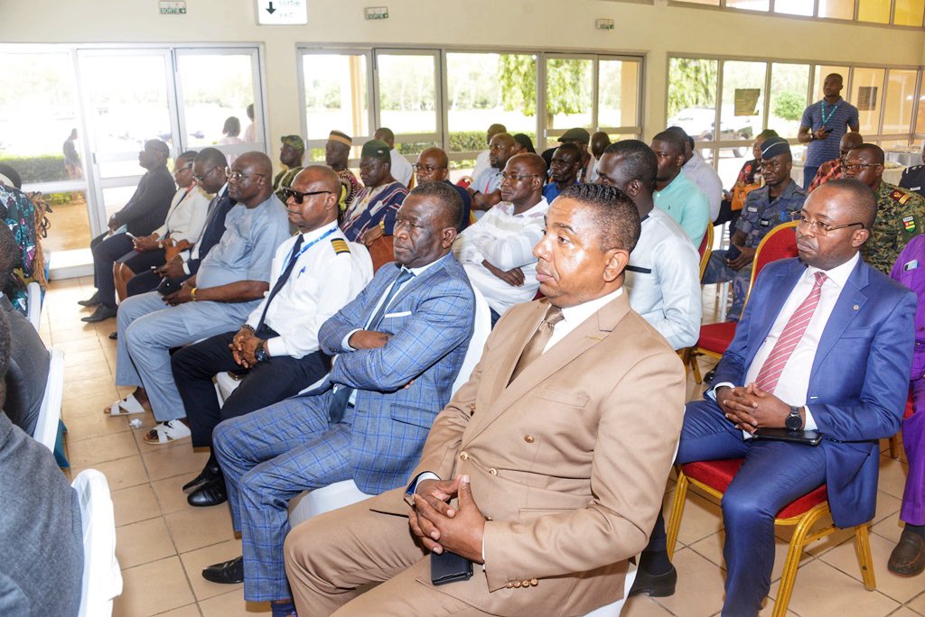 J'ai eu le privilège de participer ce 5 juillet 2023 à l'inauguration de la première desserte interne reliant Lomé à Niamtougou, une réalisation dont nous pouvons être fiers.

Lors de cet événement, j'ai été profondément impressionné par l'engagement et le professionnalisme de