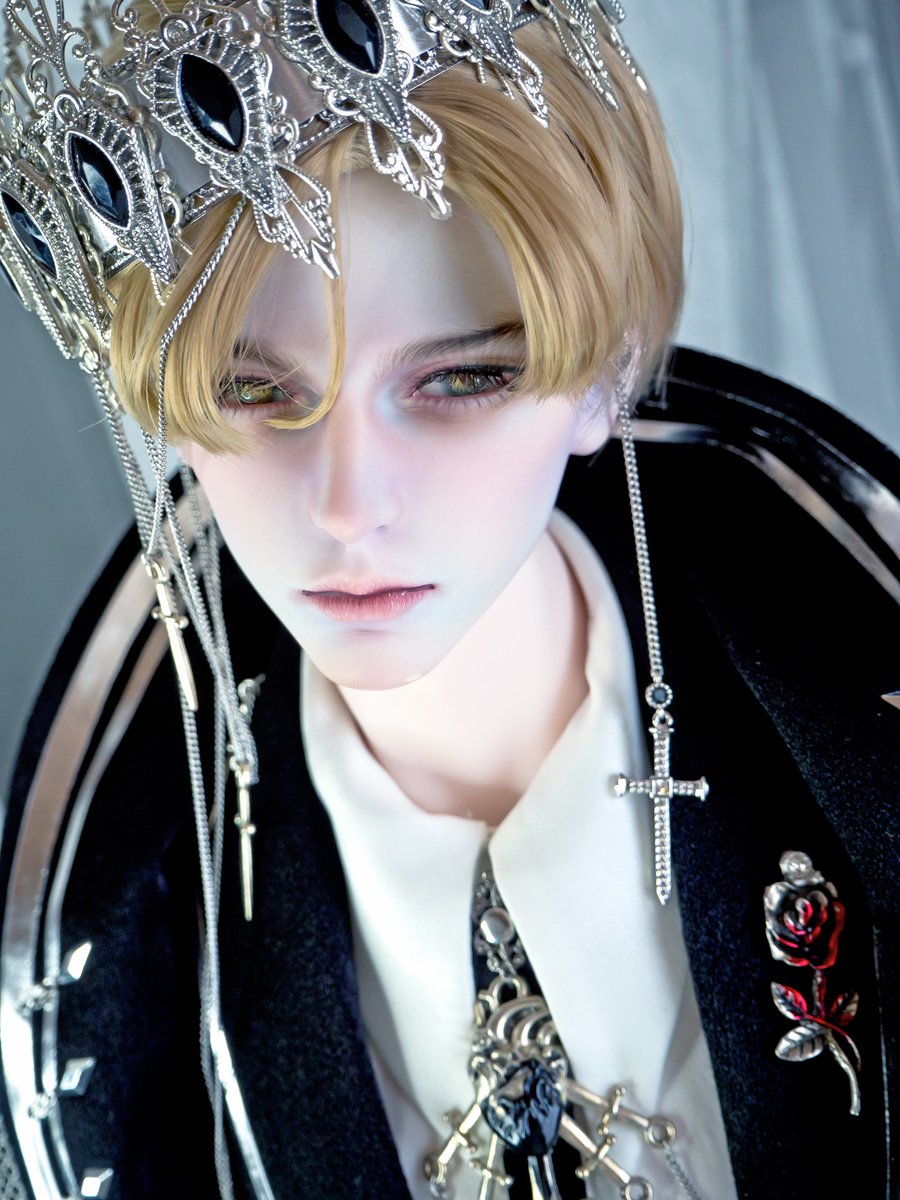 Cold crown👑

#Ringdoll #BLACKSATURN_bjd #bjdphotography