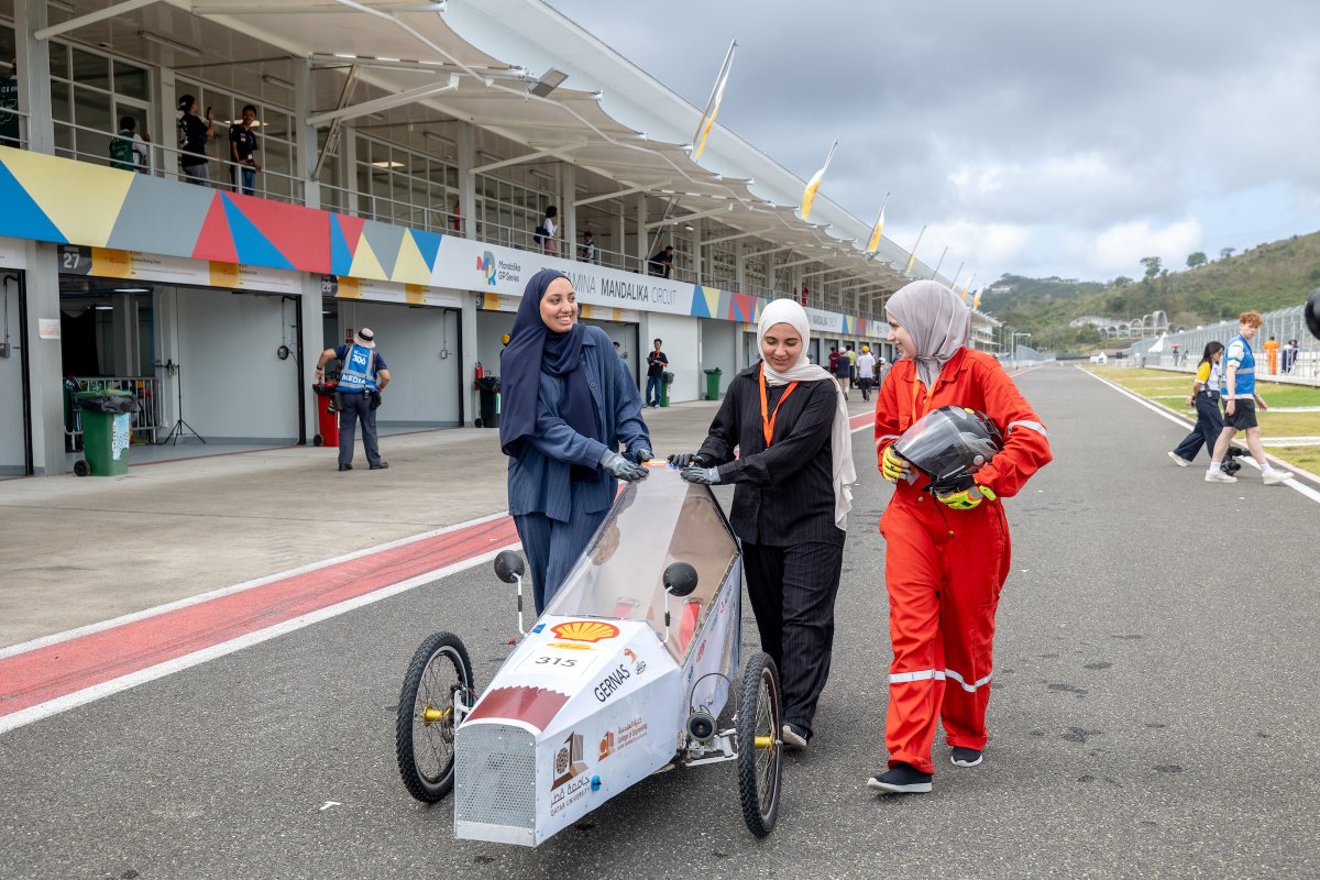 ShellMiddleEast's tweet image. What a week! Teams from across Asia Pacific and the Middle East designed and built vehicles to drive the farthest distance using the least amount of energy. Well done to the Middle East teams for all your hard work. See you at next year&apos;s #ShellEcoMarathon!